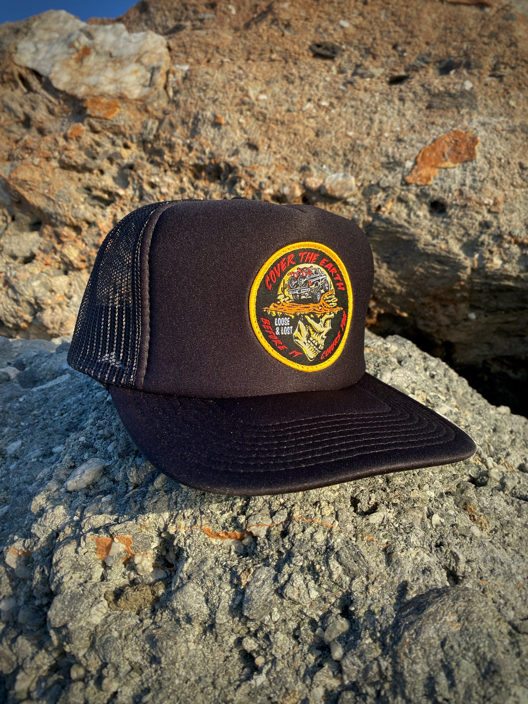 Cover the earth foam trucker black